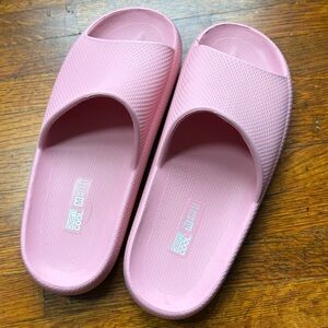 32 Degrees Cool Pink Platform Slides M 7.5-8.5